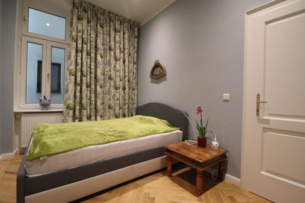 Mit Balkon Beim Schloss Belvedere Apartment Wien