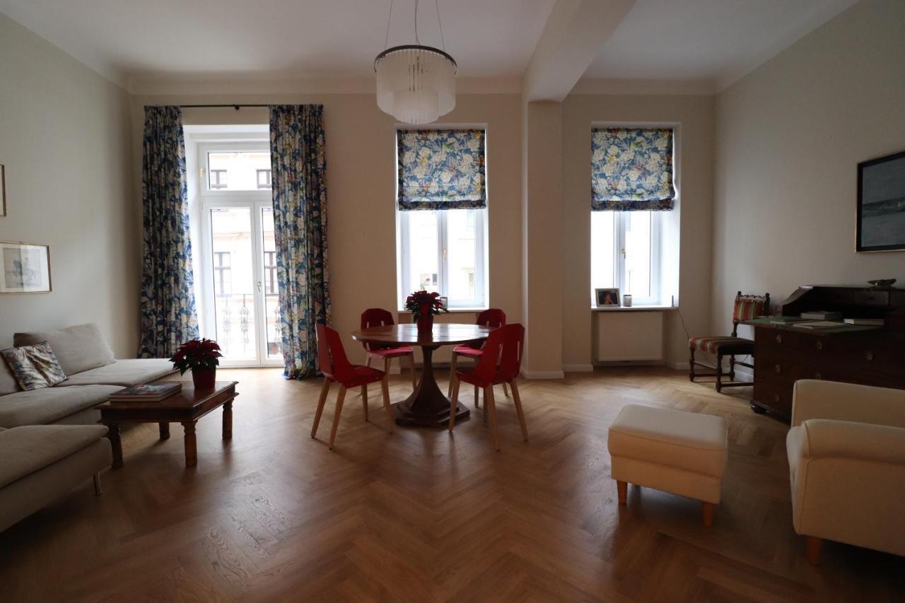 Mit Balkon Beim Schloss Belvedere * Wien