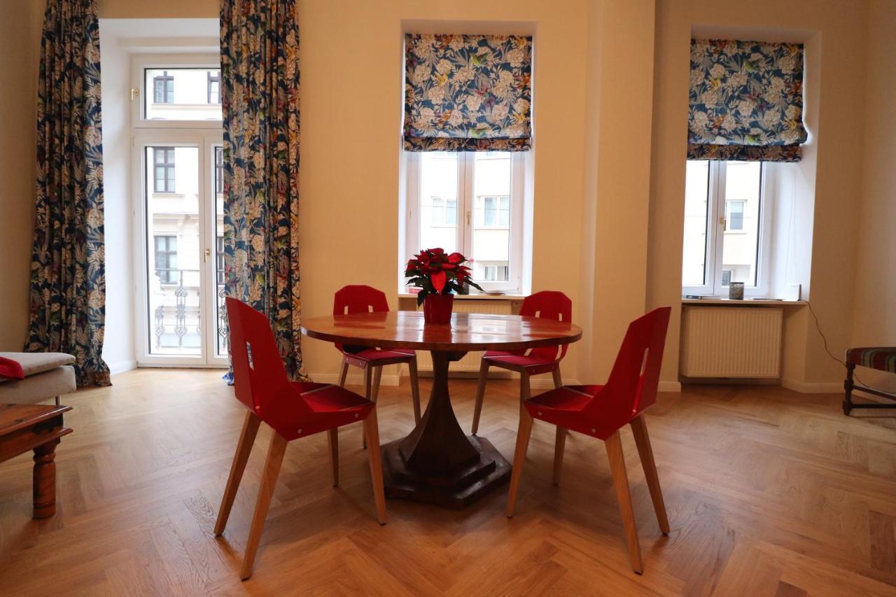 Apartment Mit Balkon Beim Schloss Belvedere